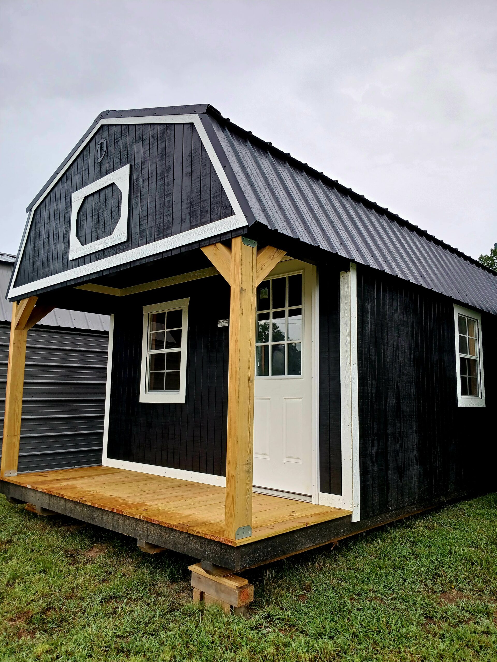 Lofted Barn Cabin 12x20/240486