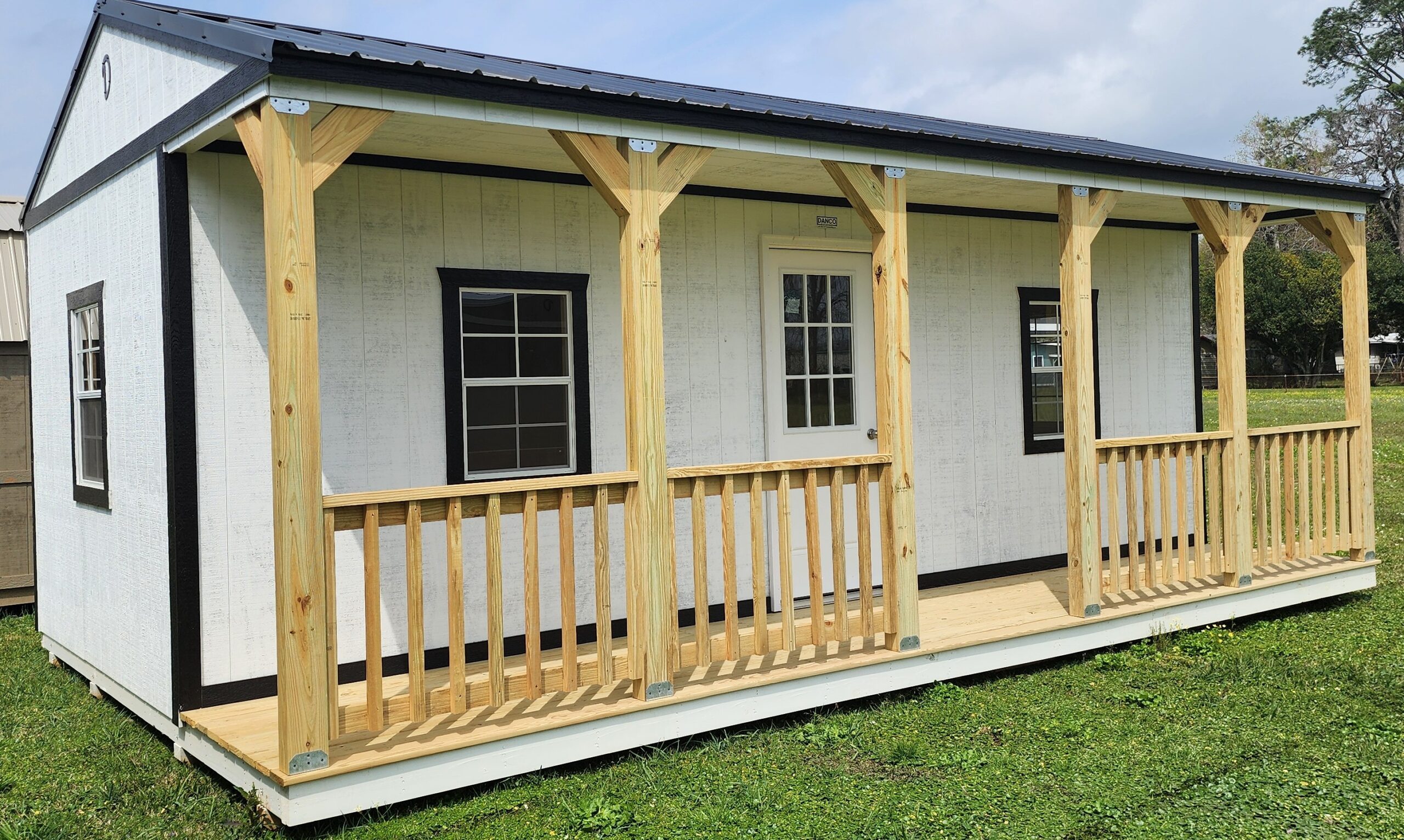 Side Porch Cabin 14x24/241200